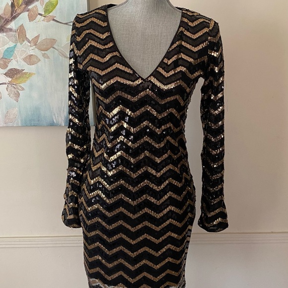 DIVIDED H&M 🖤BLACK & GOLD💛 LONG SLEEVES PECIAL OCCASIONS SEQUINS DRESS SIZE 8 - Picture 2 of 12